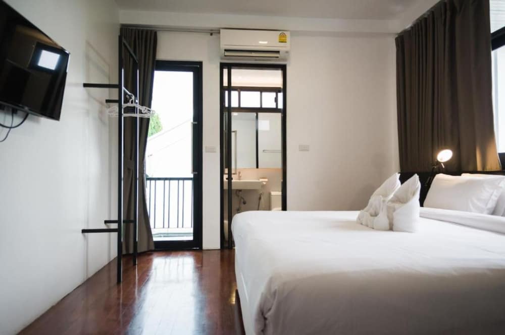 Фото The Common Hostel