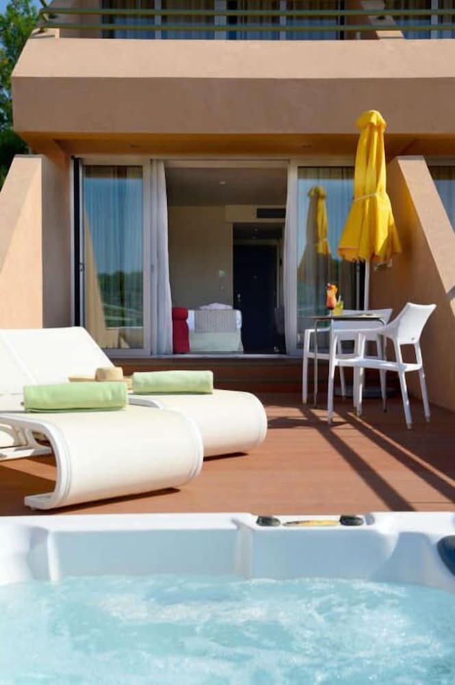 Фото Royal Paradise Beach Resort & SPA