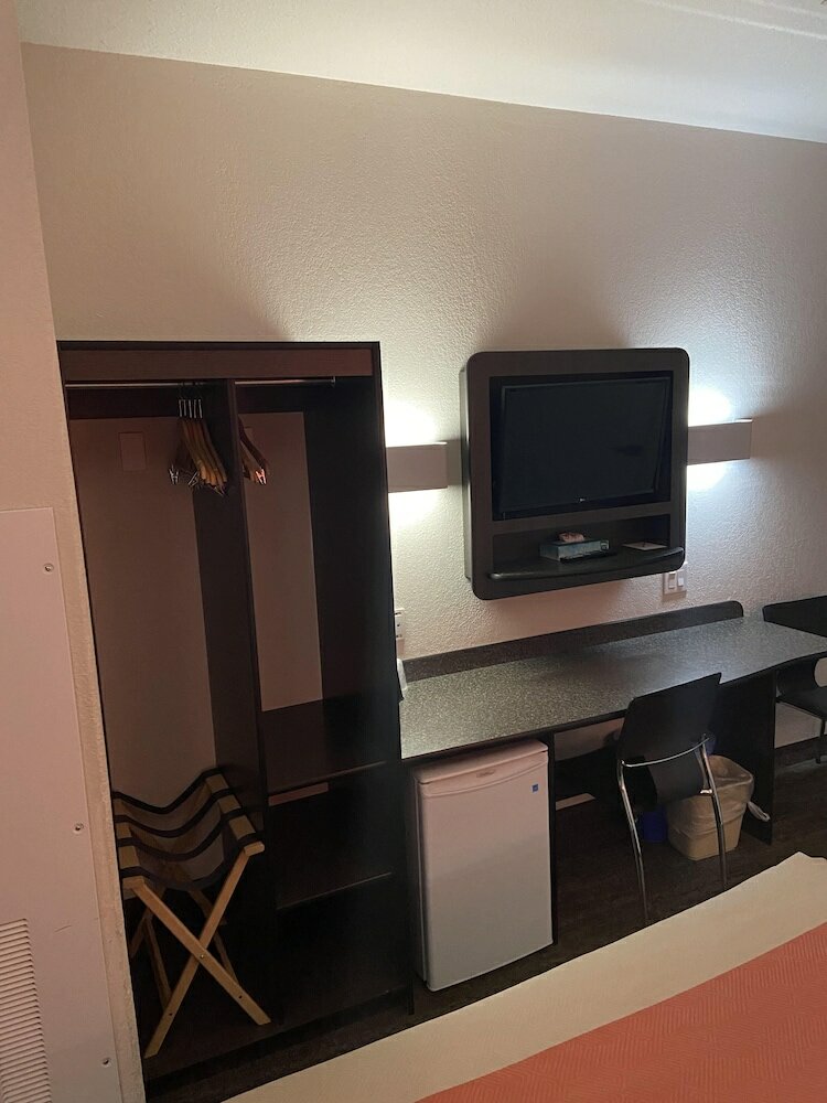 Фото Motel 6 Saskatoon