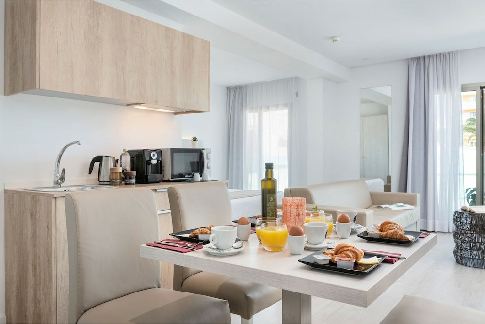 Фото Llaut Boutique Hotel