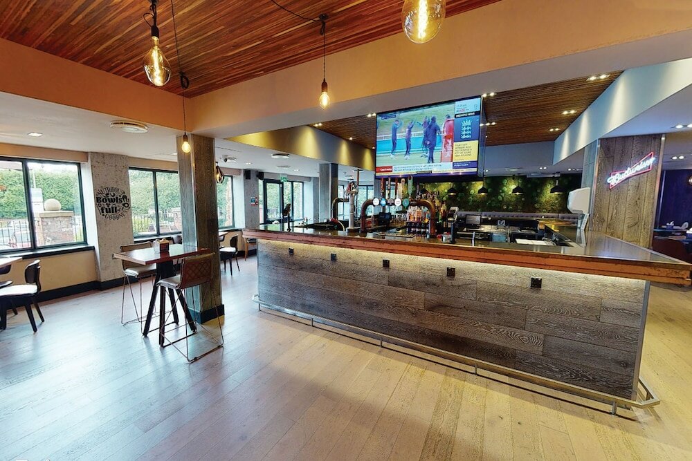 Фото Village Hotel Warrington