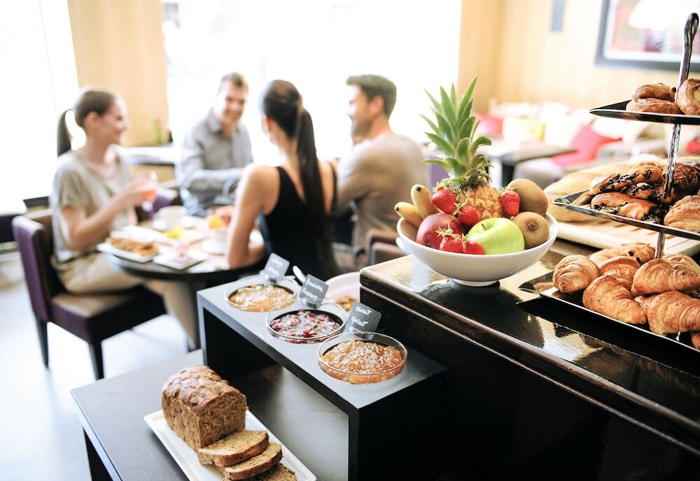 Фото Eastwest Hotel