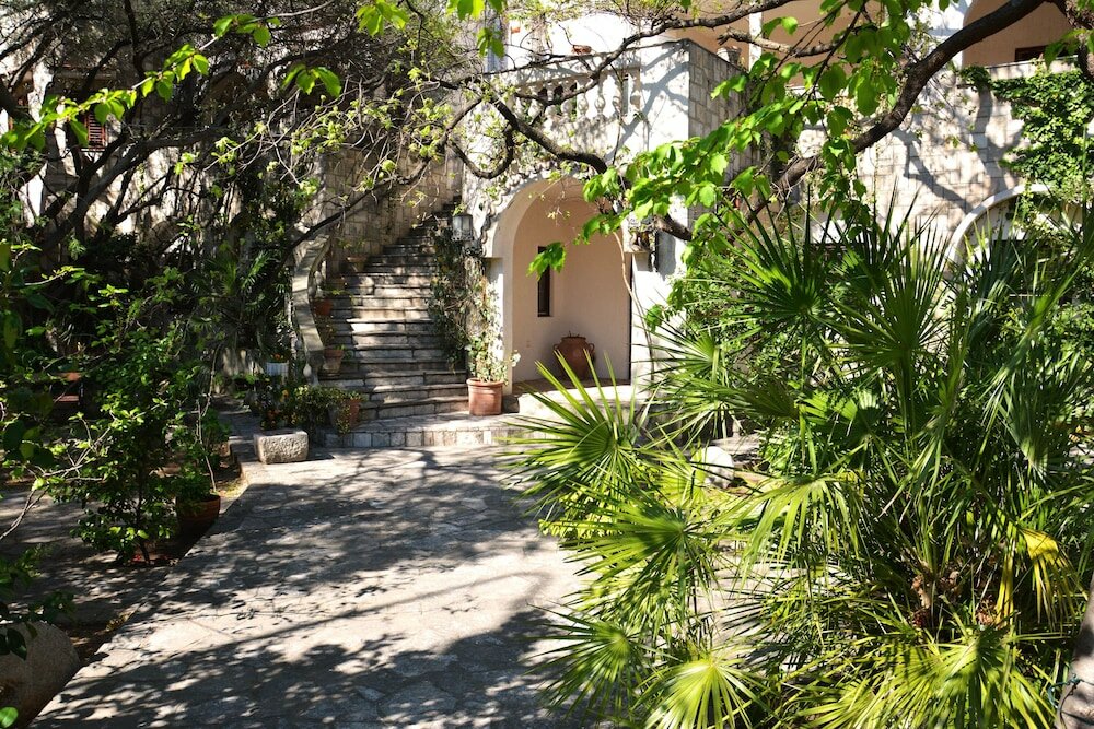 Фото Hotel Dubrava