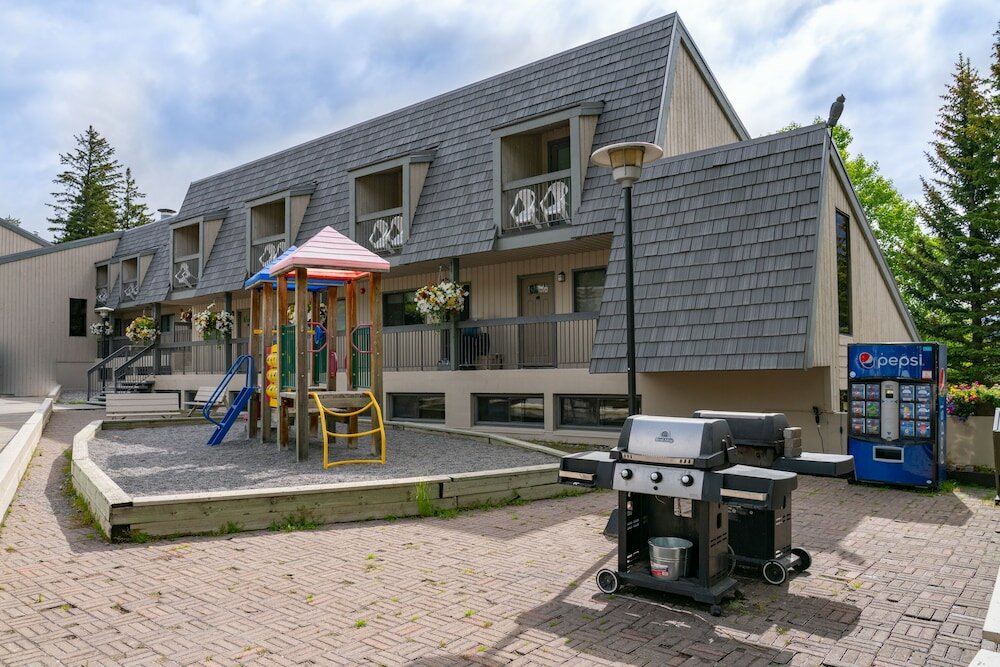 Фото Tunnel Mountain Resort