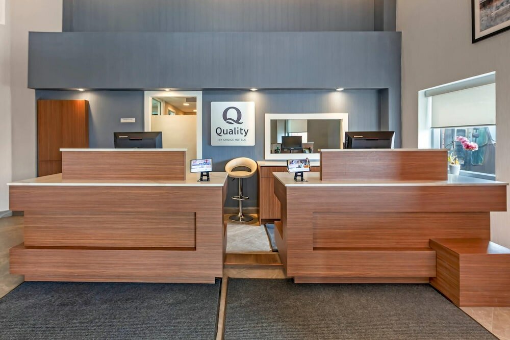 Фото Quality Suites Whitby