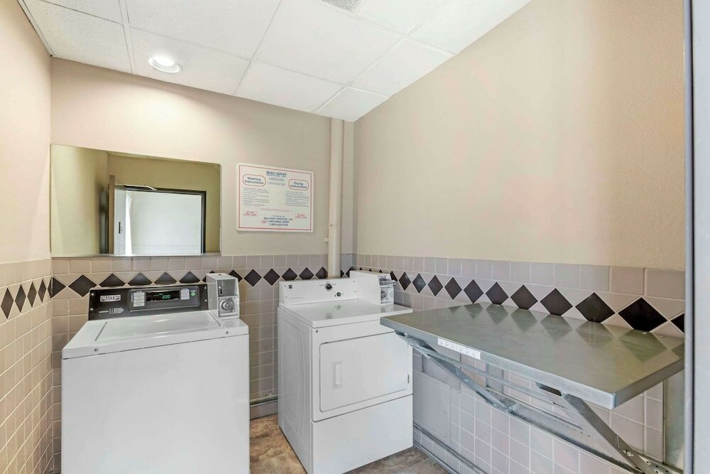 Фото Comfort Inn West