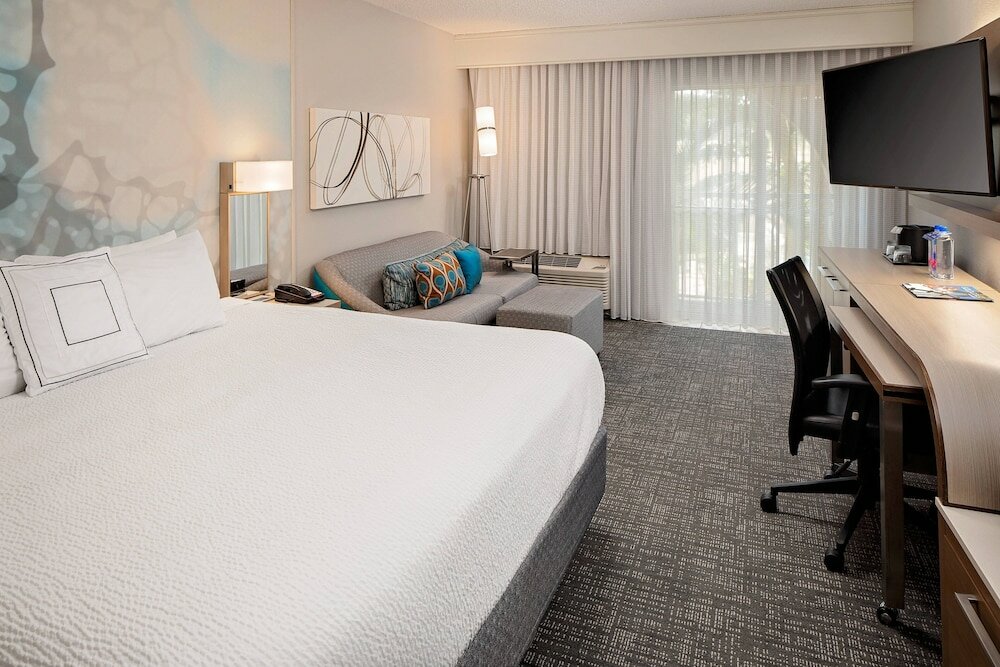Фото Courtyard by Marriott Fort Lauderdale North/Cypress Creek