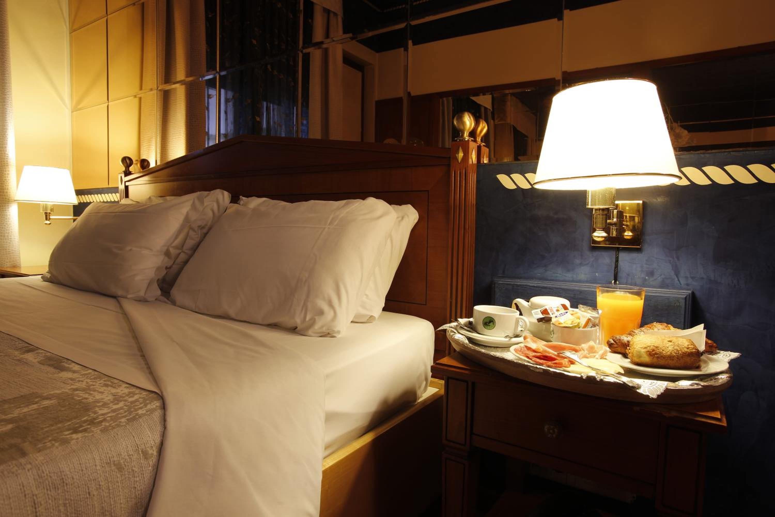 Фото Hotel Motel City