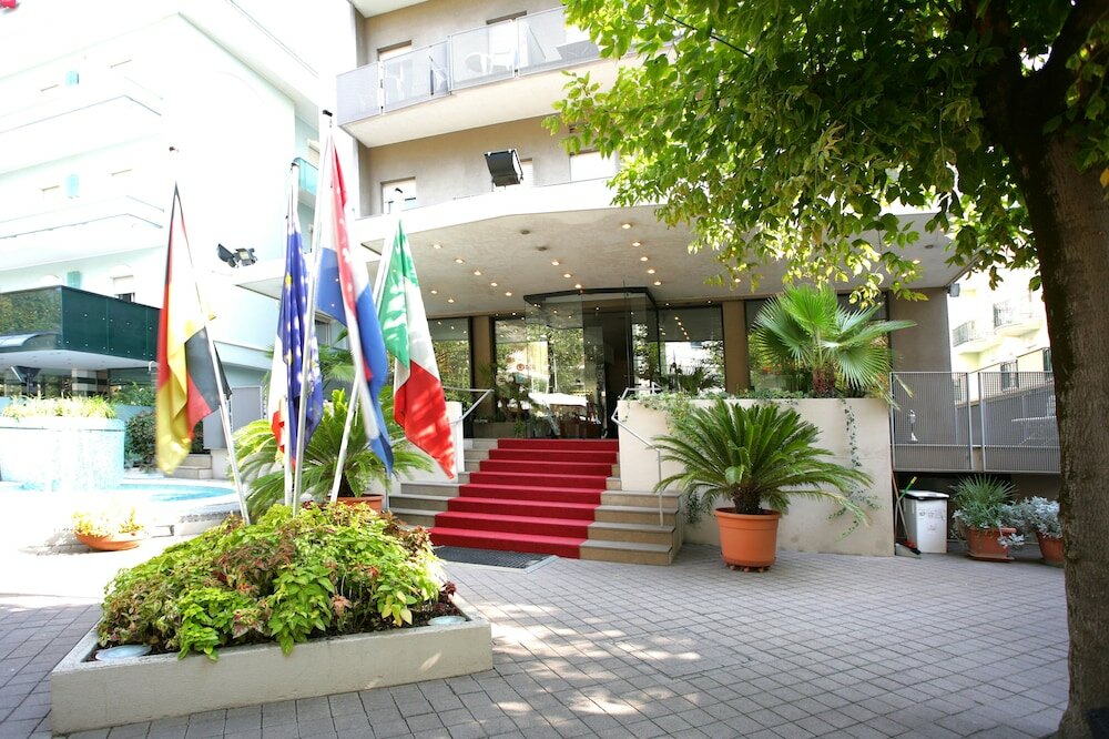 Фото отеля 1