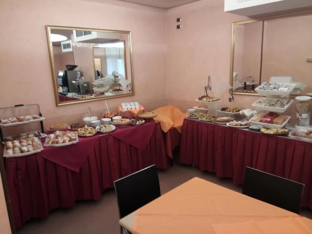 Фото Hotel Manola