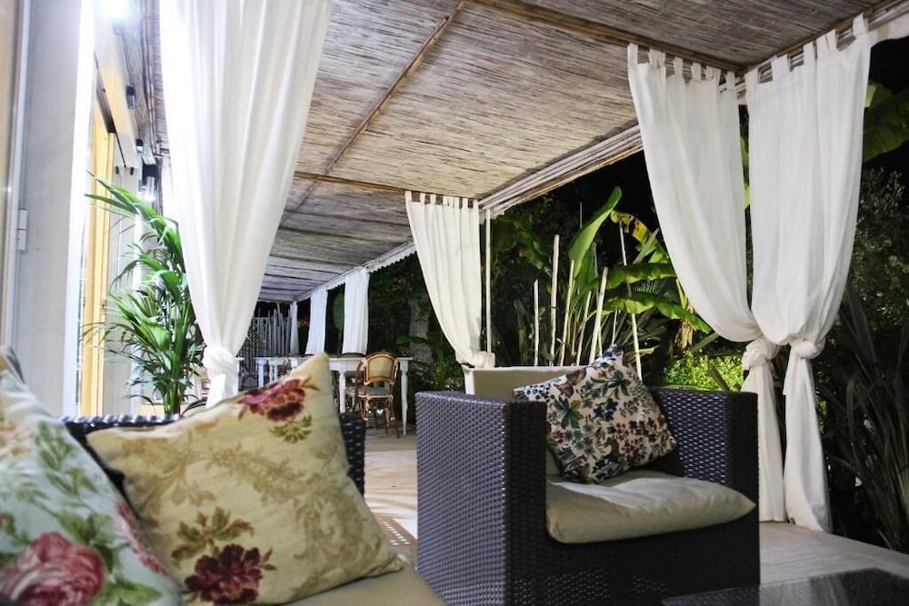 Фото Hotel Bijou