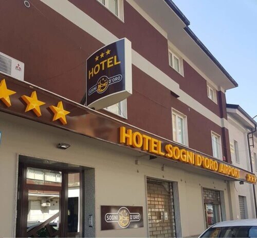 Внешний вид отеля Hotel Sogni D'Oro Airport в Ламеция-Терме, фото 3