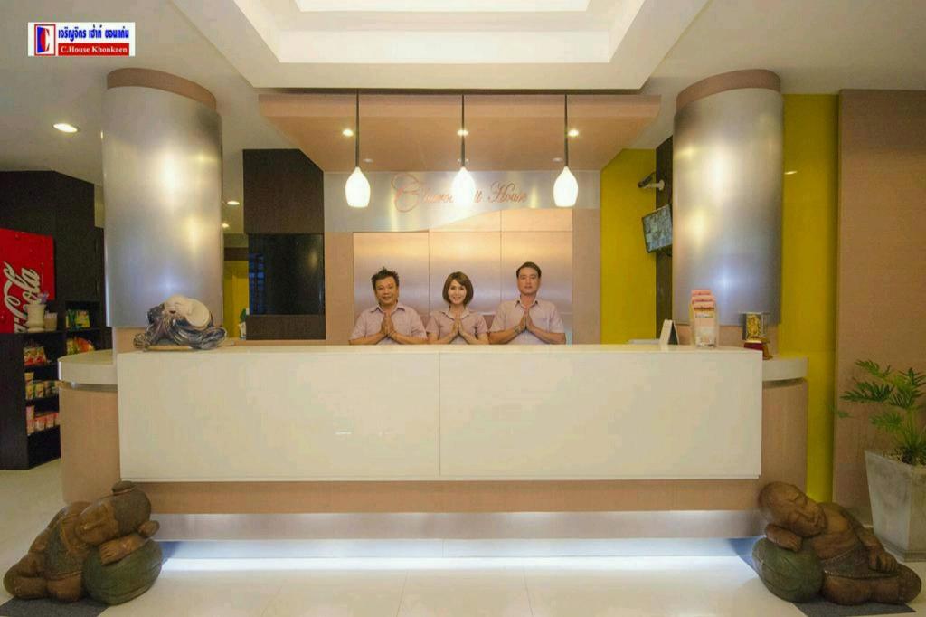 Фото Charoenchit House