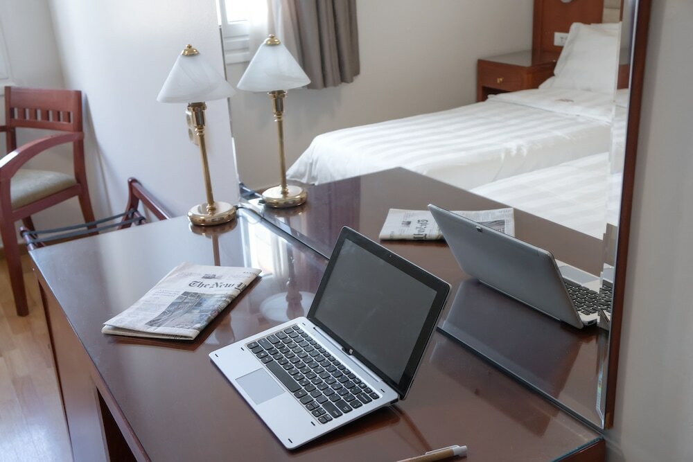 Фото Attalos Hotel