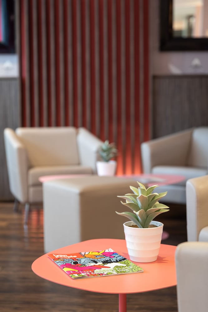 Фото Hotel Chromatics by HappyCulture