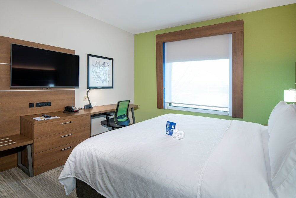 Фото Holiday Inn Express Hotel & Suites Dallas South - Desoto, an Ihg Hotel