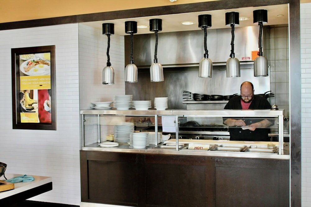 Фото Hilton Garden Inn Edmonton International Airport