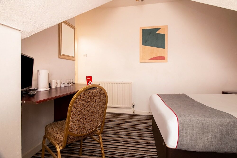 Фото Oyo Flagship Cardiff Central