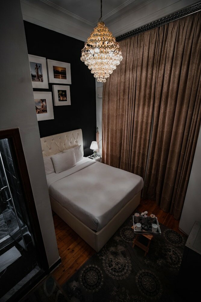 Фото The Square Boutique Hotel