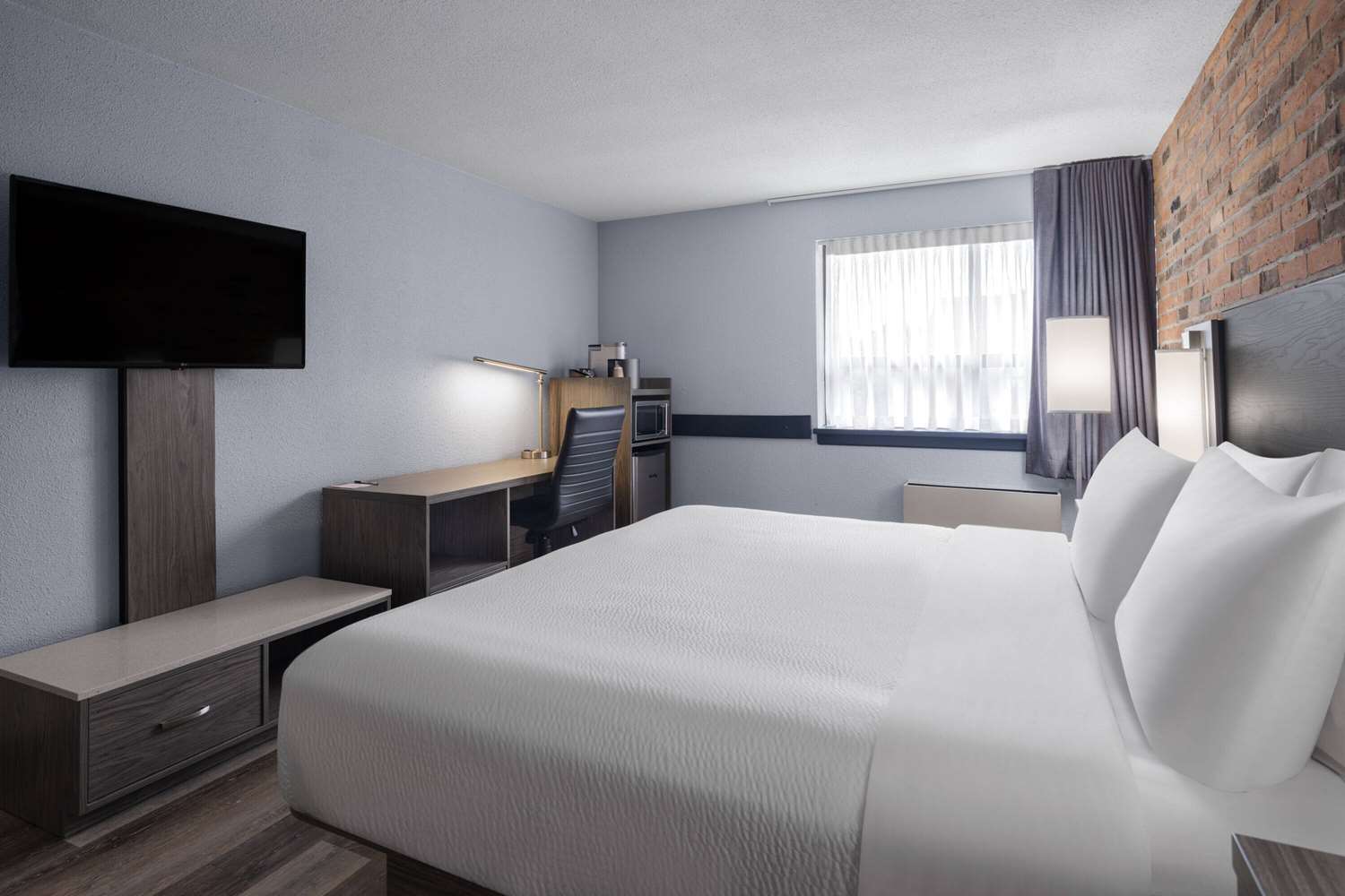 Фото Travelodge by Wyndham Barrie on Bayfield