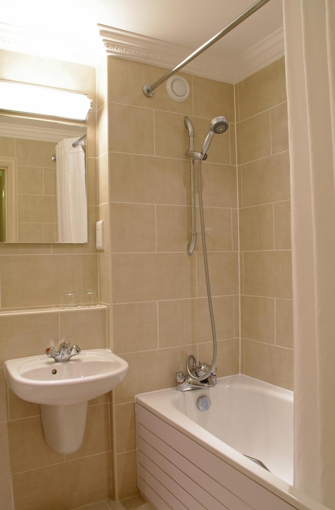 Фото The Woburn Hotel