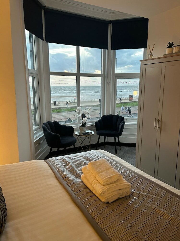 Фото Woodhouse Hotel