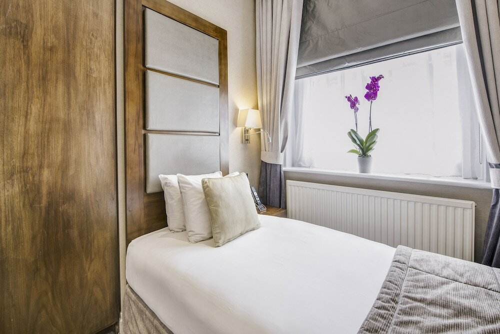 Фото Langham Court Hotel