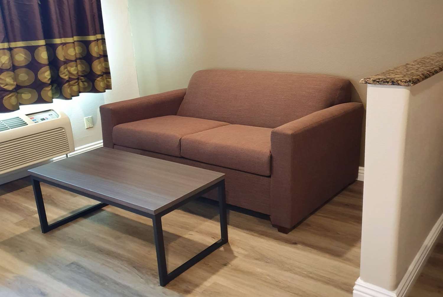 Фото Super 8 by Wyndham Cypress Buena Park Area