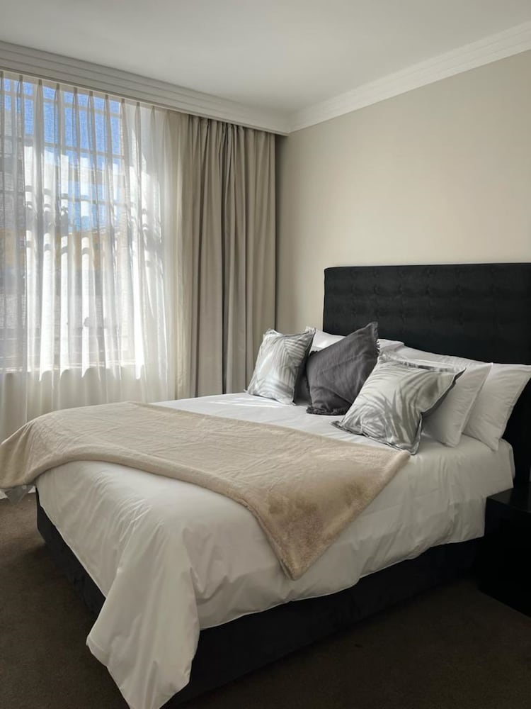 Фото Mandela Rhodes Place Hotel