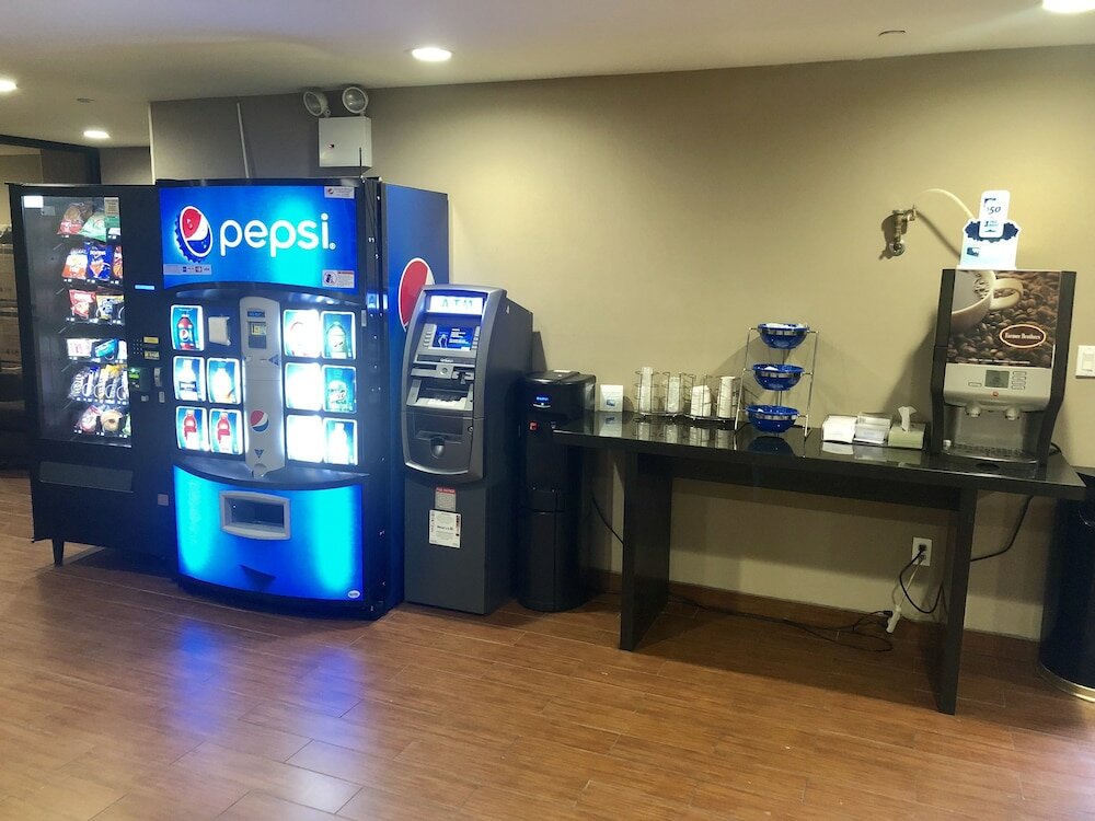 Фото Days Inn by Wyndham Brooklyn Borough Park