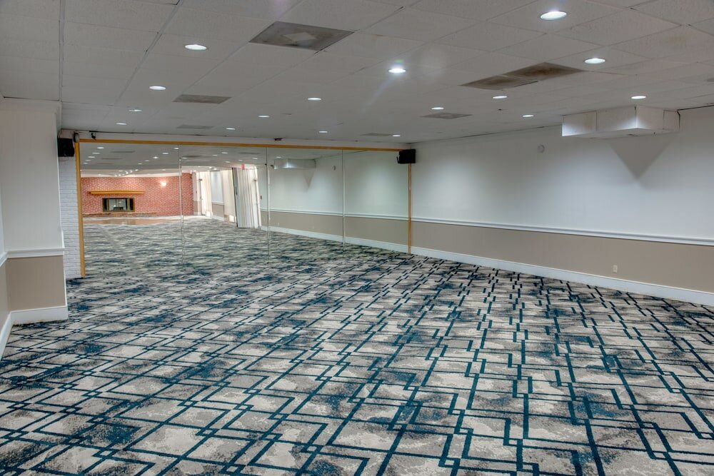 Фото Days Inn by Wyndham St. Petersburg Tampa Bay Area