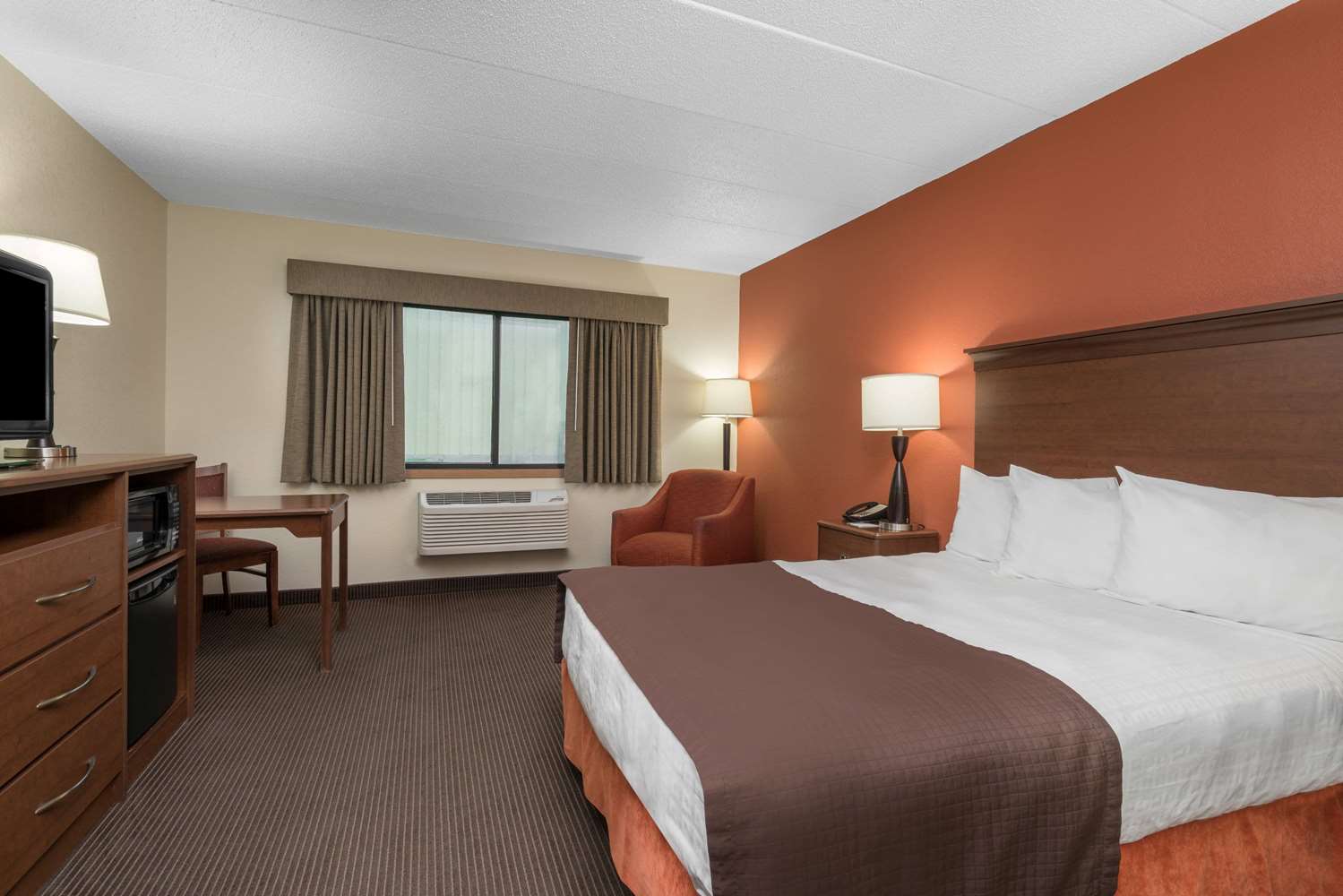 Фото AmericInn by Wyndham Worthington