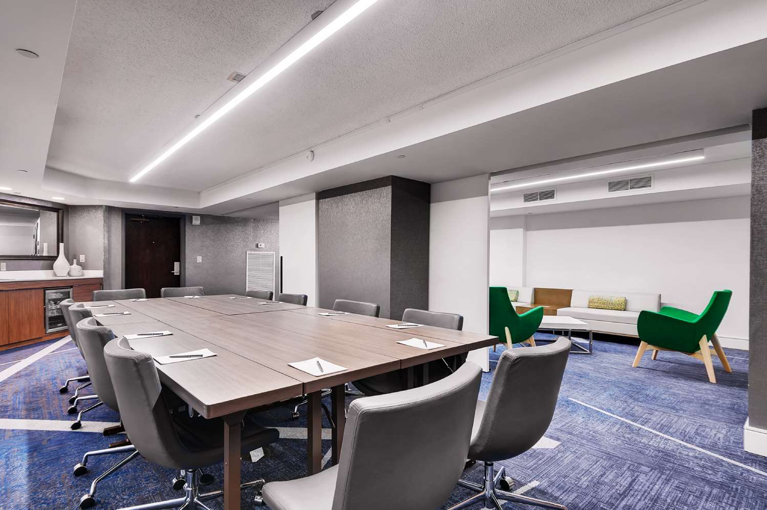 Фото Embassy Suites Raleigh-Crabtree