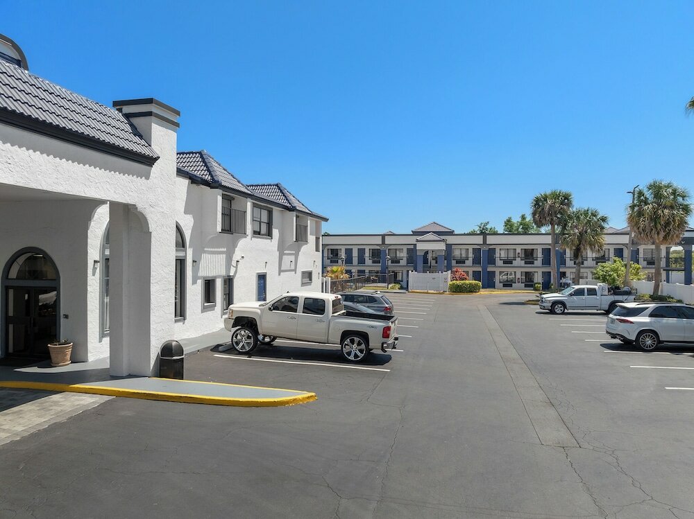 Фото Best Western Orlando East Inn & Suites