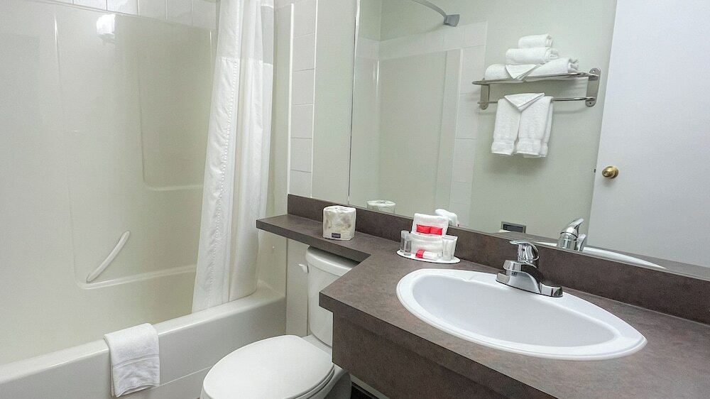 Фото Super 8 by Wyndham Revelstoke Bc