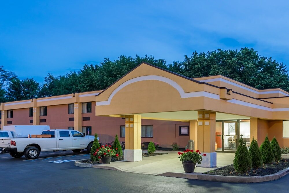 Фото Super 8 by Wyndham Logansport