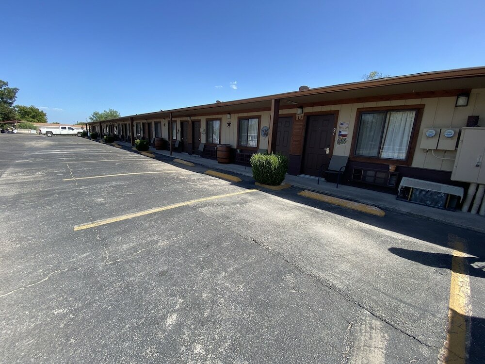 Фото Americas Best Value Inn The Legends Inn