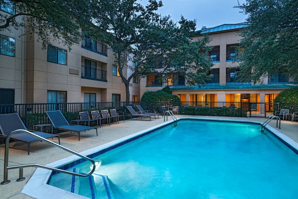 Фото Courtyard by Marriott Plano in Legacy Park
