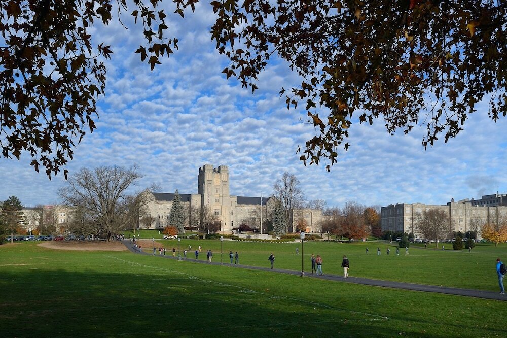 Фото Holiday Inn Express & Suites Blacksburg - University Area, an Ihg Hotel