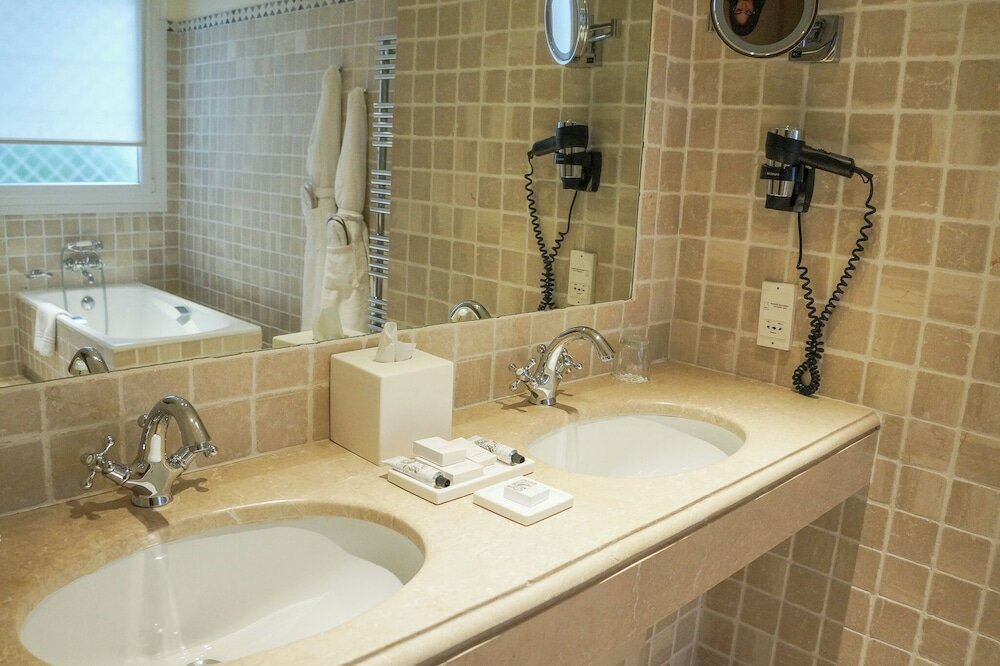 Фото Hôtel La Pérouse Nice