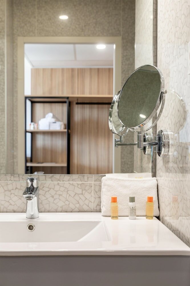 Фото Golden Tulip Martigues Provence