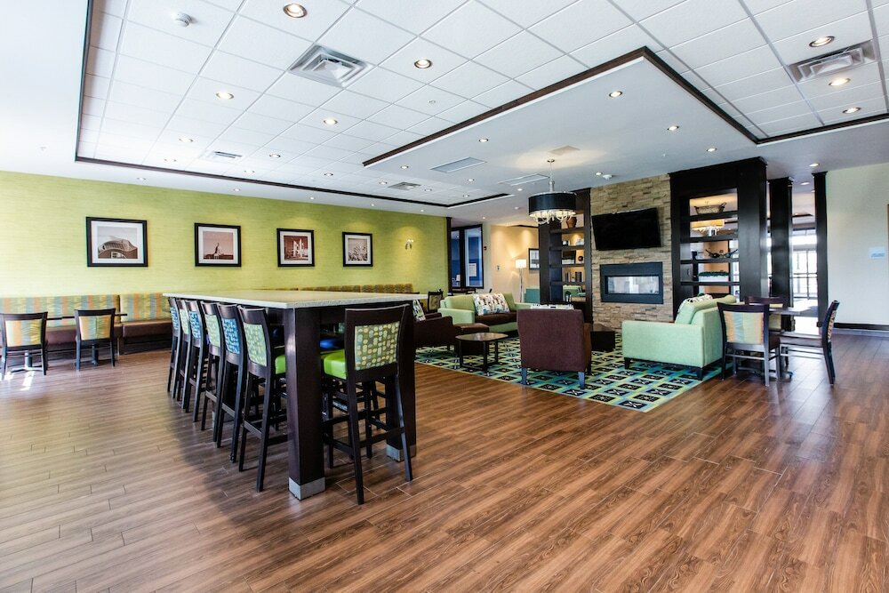 Фото Holiday Inn Express & Suites Spruce Grove - Stony Plain, an Ihg Hotel