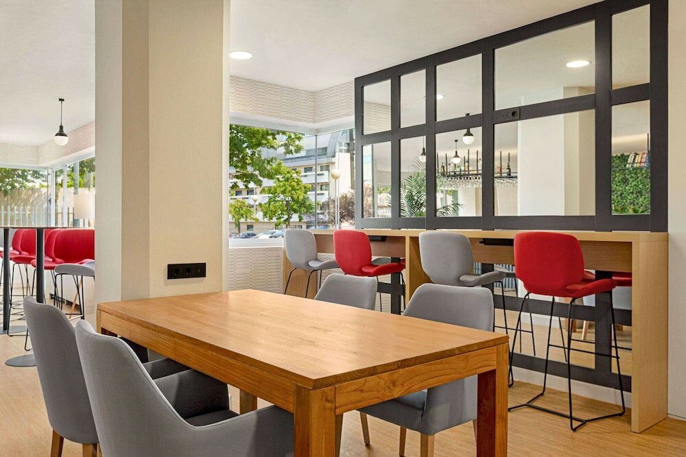 Фото Ramada by Wyndham Madrid Tres Cantos