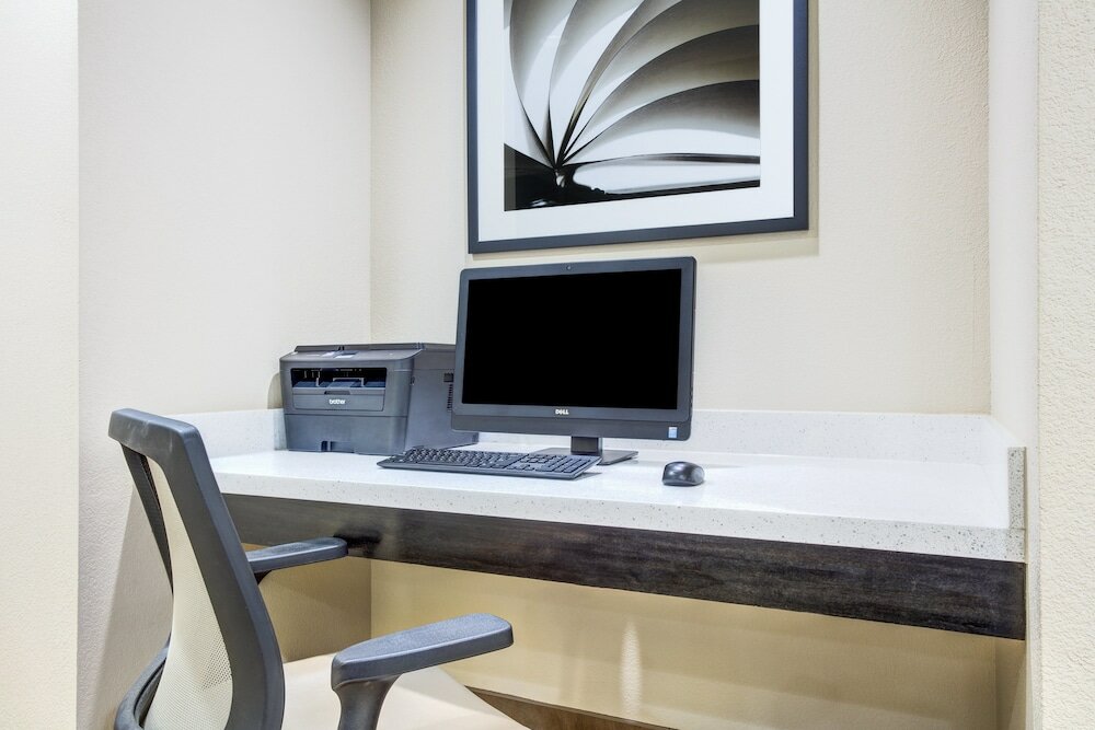 Фото Candlewood Suites Cut Off, an Ihg Hotel