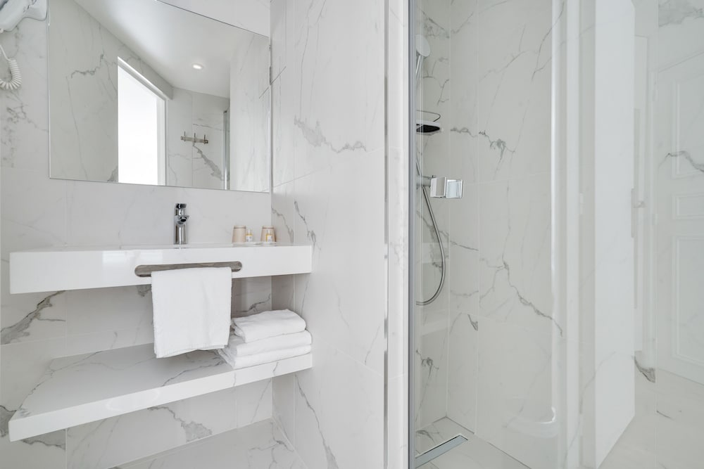 Фото Hotel B Square