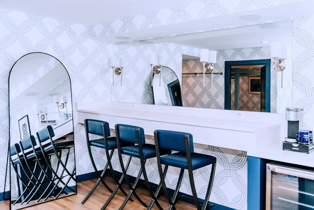 Фото Salem Waterfront Hotel & Suites