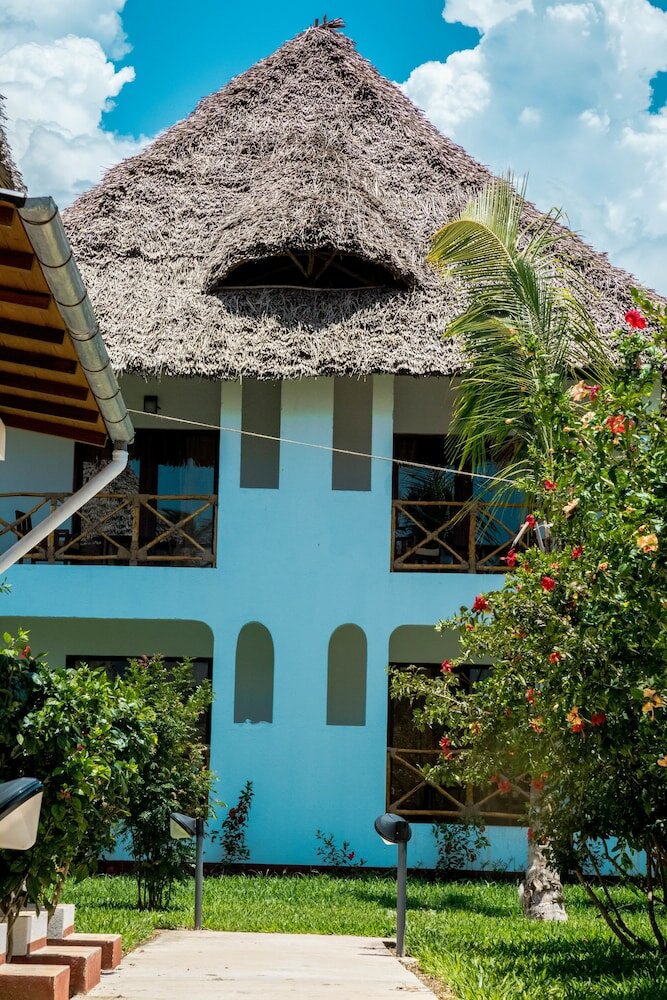 Фото Uroa Bay Beach Resort