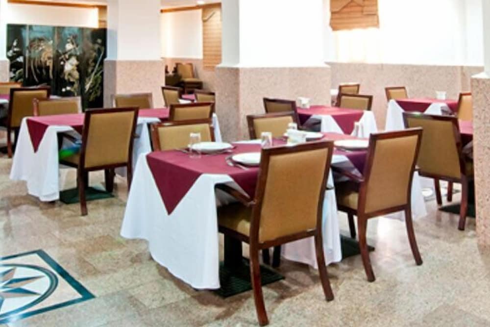 Фото LaVilla Hotel