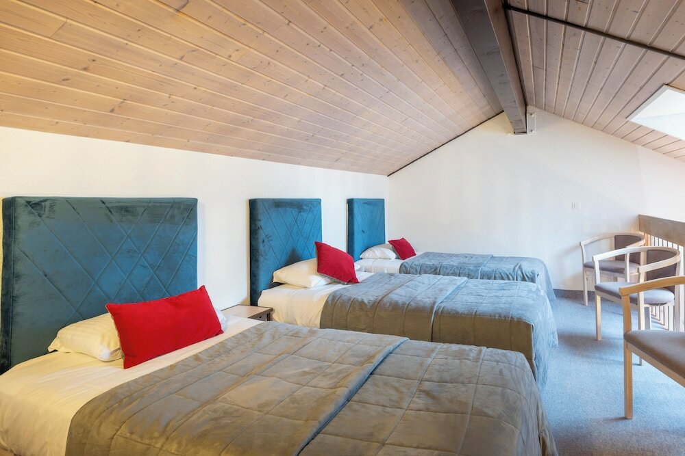 Фото Logis Hôtel l'Arc en Ciel