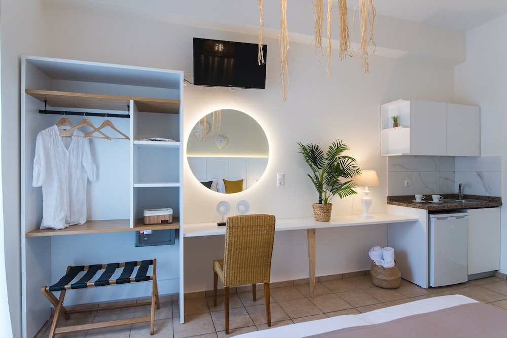 Фото Mirage Studios